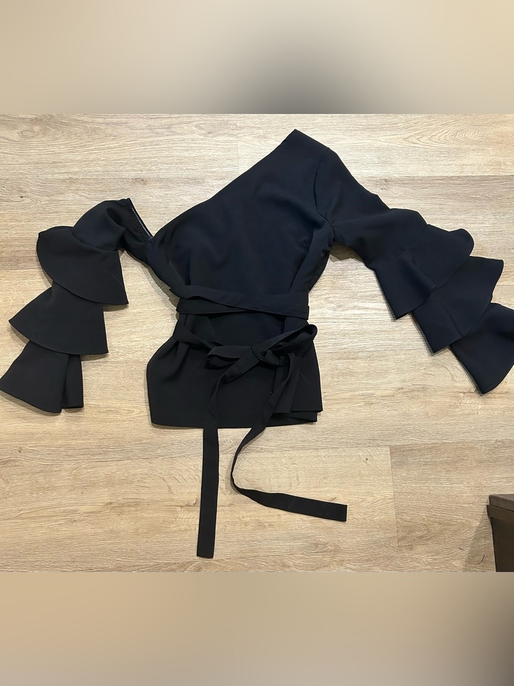 VENUS One Shoulder , Tiered Ruffle Sleeves Belted Blouse |Size 6 - Picture 4 of 9